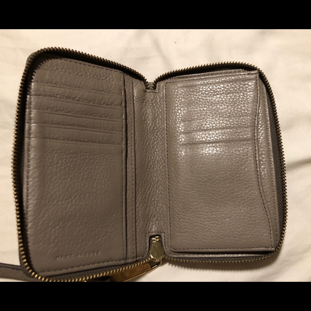Marc Jacobs wristlet wallet taupe color
